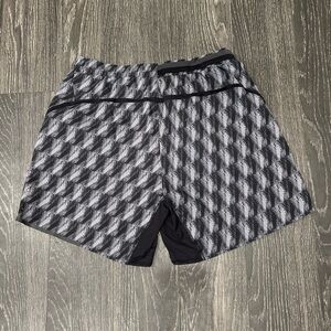 Men’s Lululemon Athletic Shorts / Black&White